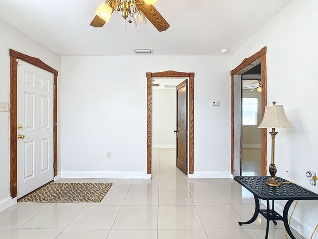 Building Photo - Beautifully remodeled, 1,332-square foot 3 bedroom/ 2½ bath/ home