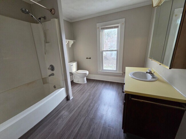 Building Photo - 202 East Walnut, Ashland