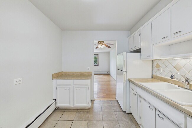 Building Photo - 7019 N Ridge Blvd