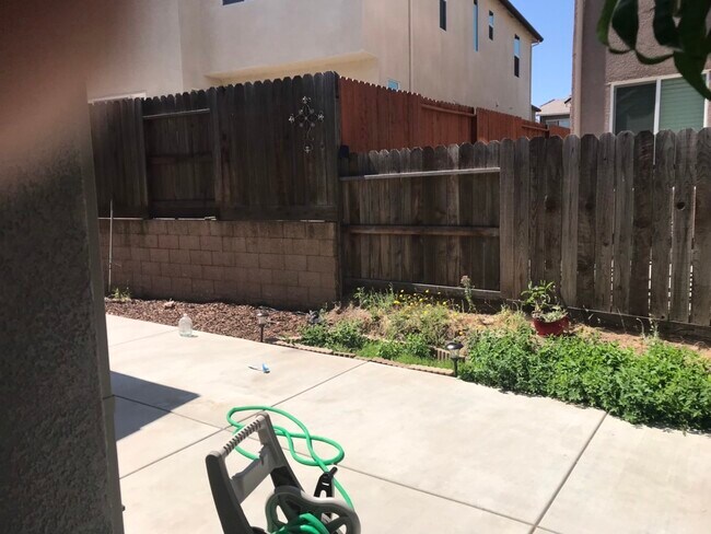 Building Photo - 1704 Brodea Ln