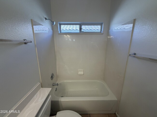 Building Photo - 998 E Mission Dr