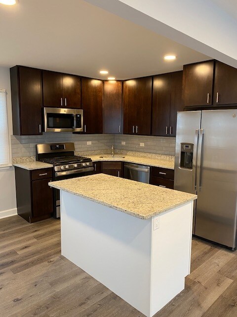 Building Photo - 218 W Pineview Dr