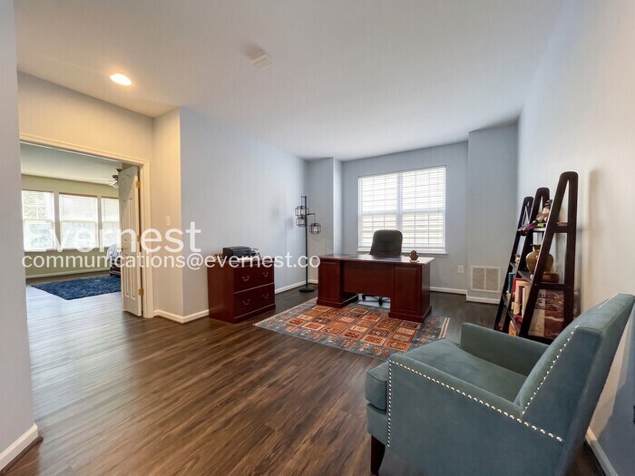 Building Photo - 8353 Middle Ruddings Dr