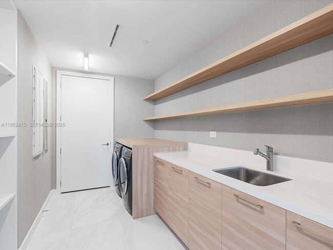 Building Photo - 220 SE Mizner Blvd