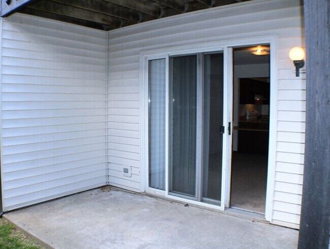 Building Photo - $1,150 | 2 Bedroom, 1 Bathroom Condo | Cat Friendly* | Available for August 1st, 2026 Move In!