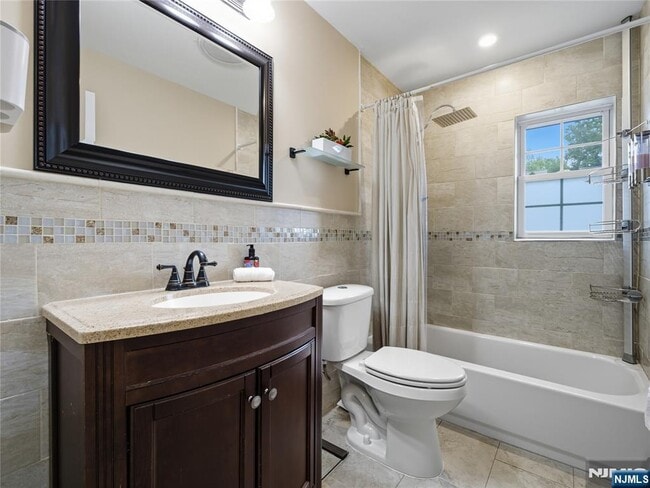 Building Photo - 197 Fairview Ave