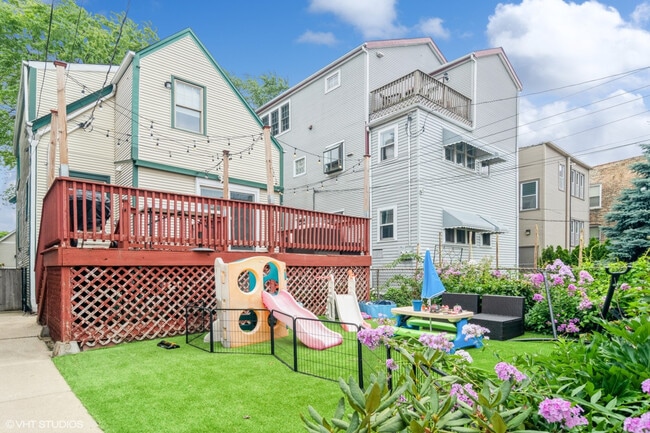 Building Photo - 4024 N Maplewood Ave