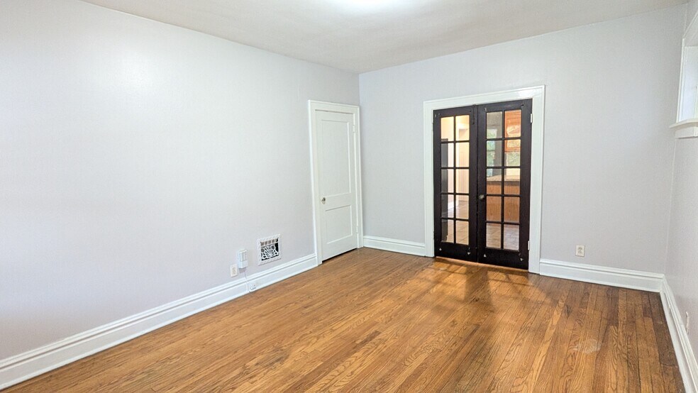 Building Photo - 5042 Mardel Ave