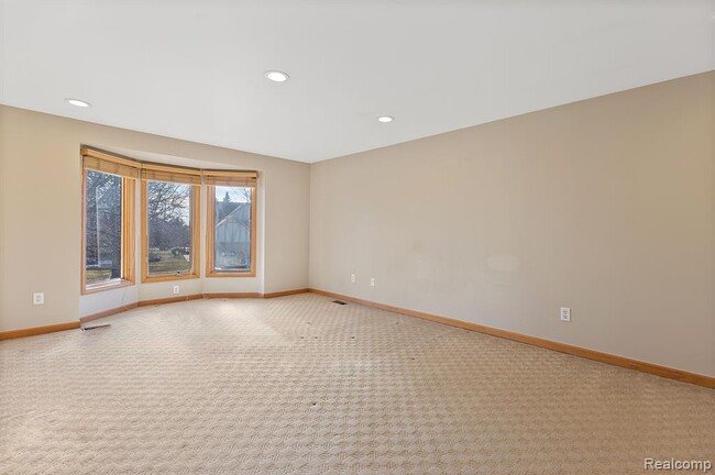 Building Photo - 37701 Fleetwood Dr