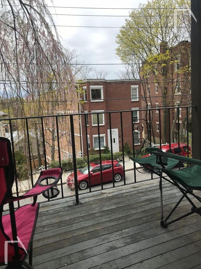 Building Photo - 9/1 No Fee! Spacious 3BR/1.5BA apartment near Washington Sq