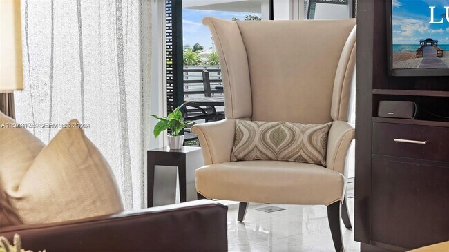 Building Photo - 1437 Collins Ave