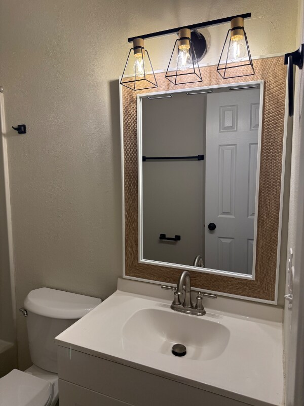 Building Photo - 706 Shady Ln Dr