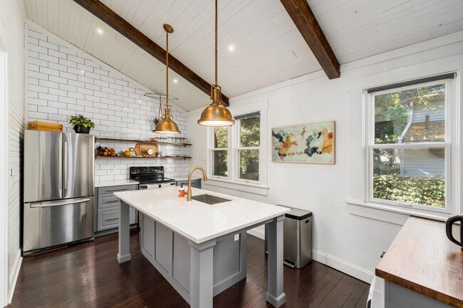 Building Photo - 745 Mohawk St