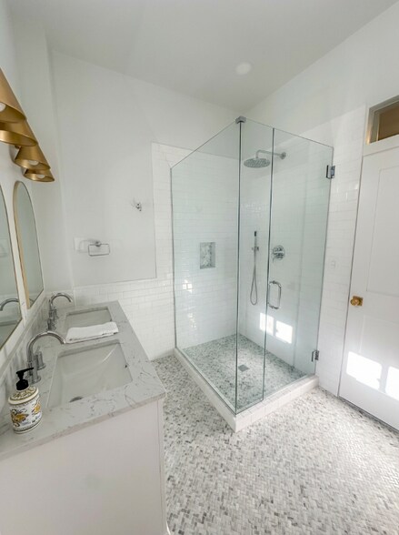 Building Photo - 948 Mariposa St