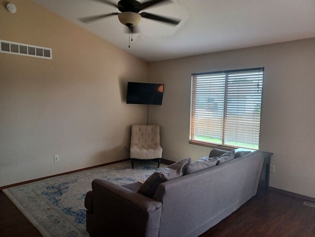 Building Photo - Must-see 4 bedrooms, 3 bath home in Harves...