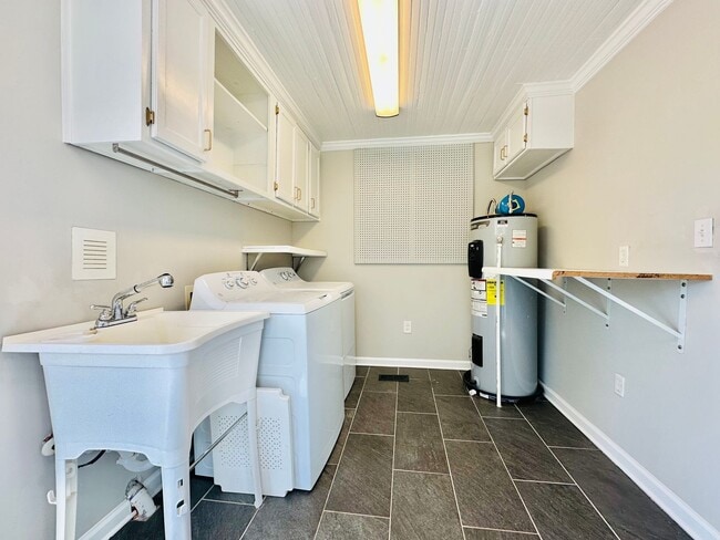 Building Photo - Updated Single-Level 3BD Home in Durham | Large Deck & Patio | Minutes to Duke & I-85