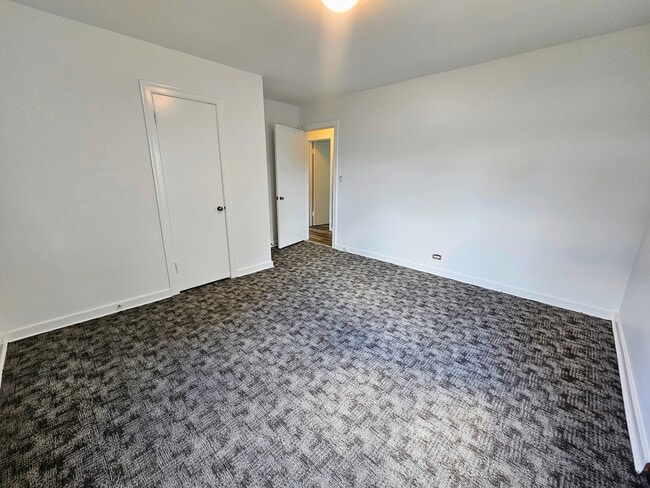 Building Photo - 275 N Seymour Ave
