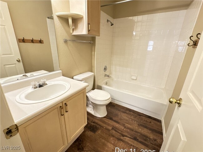 Building Photo - 2607 Country Maple Ave