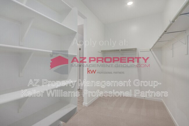 Building Photo - 14031 W Pershing St