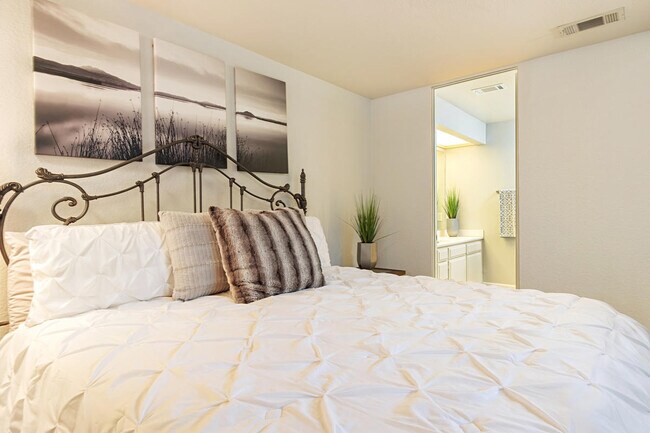 Building Photo - 78505 Yavapa