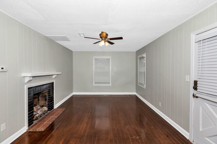 Building Photo - 3903 Telstar Cir SW