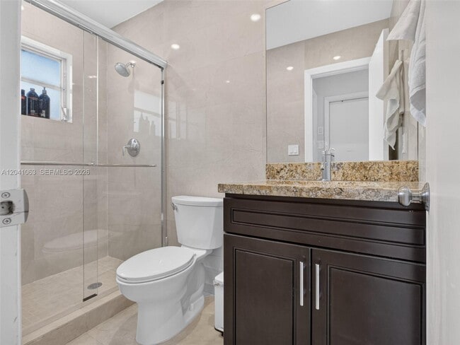 Building Photo - 16641 Royal Poinciana Dr