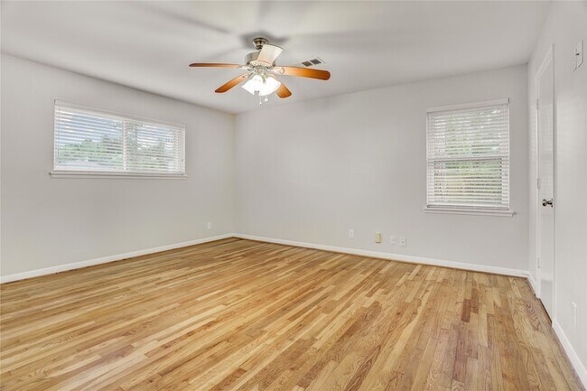 Building Photo - 5751 Creekbend Dr