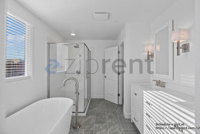 Building Photo - 426 Gold Coast Rd