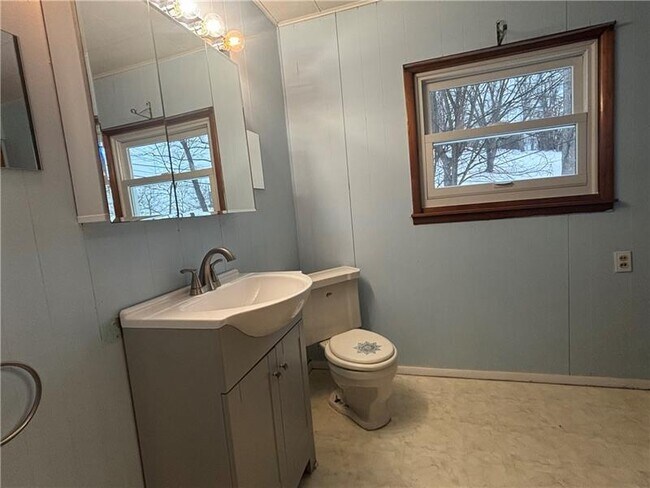 Building Photo - 121 Panorama Dr