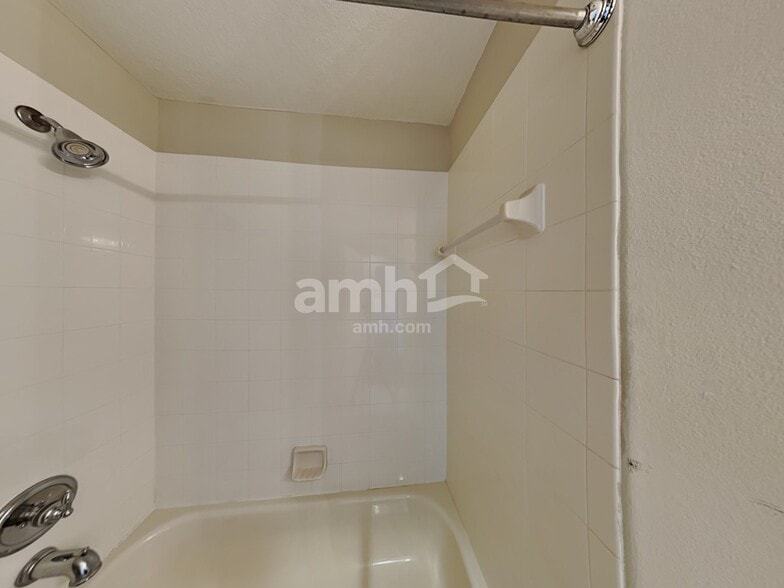 Building Photo - 12109 Tree Haven Ave