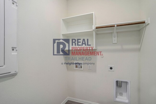 Building Photo - Charming 3-Bedroom Home in Desirable Neighborhood!