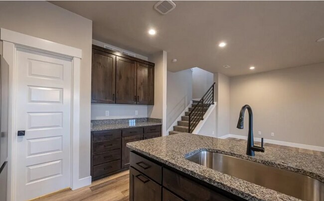 Building Photo - 3 bed, 2.5 bath Townhome in Ammon!!