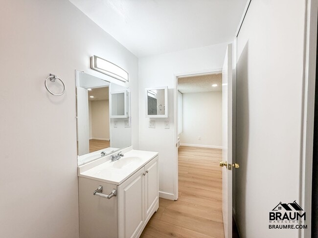 Building Photo - 5611 Fulcher Ave