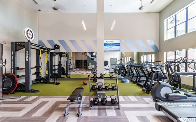 Building Photo - 915 Battery Ave SE