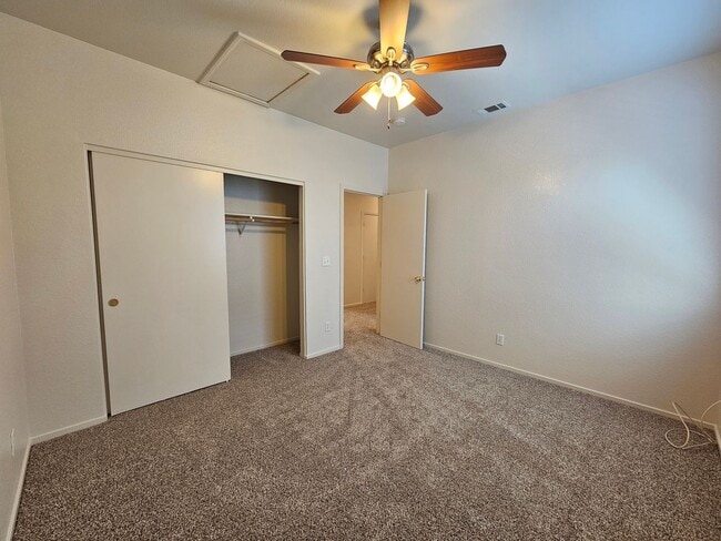 Building Photo - 3 bedroom single story in Manteca!