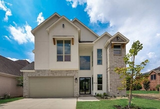 Building Photo - 914 St George Pl