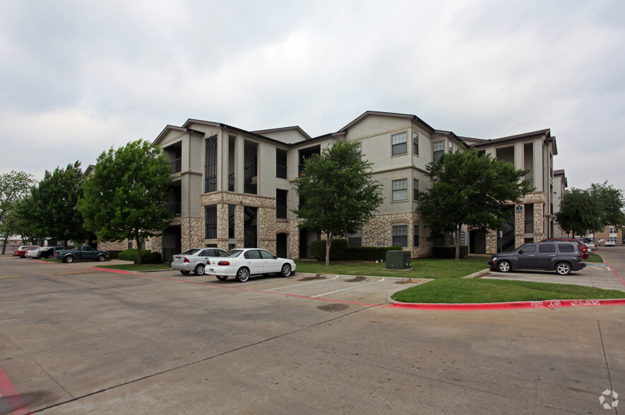 The Life At Stone Crest - 3015 E Ledbetter Dr Dallas Tx 75216 