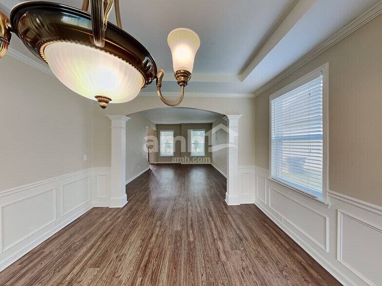 Building Photo - 7366 Poppy Way