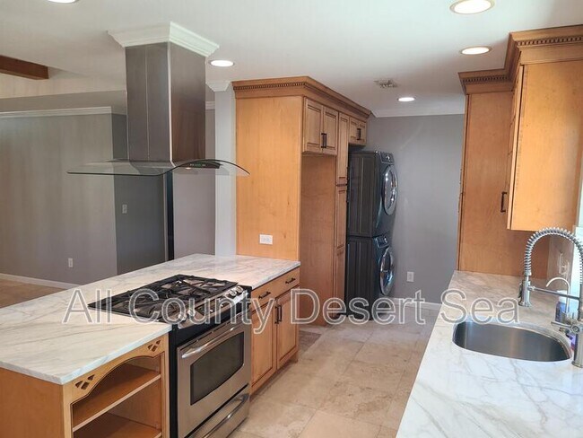 Building Photo - 17821 San Leandro Ln