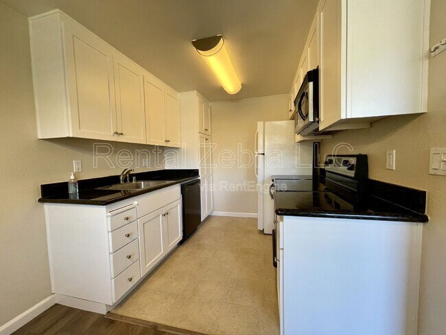 Building Photo - 233 Masters Ct