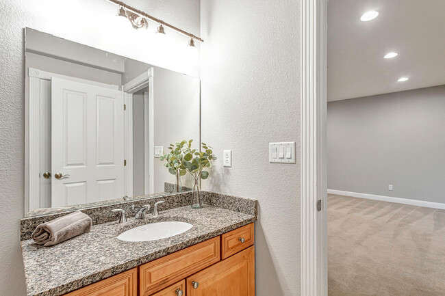 Building Photo - 4666 Sagewood Cir