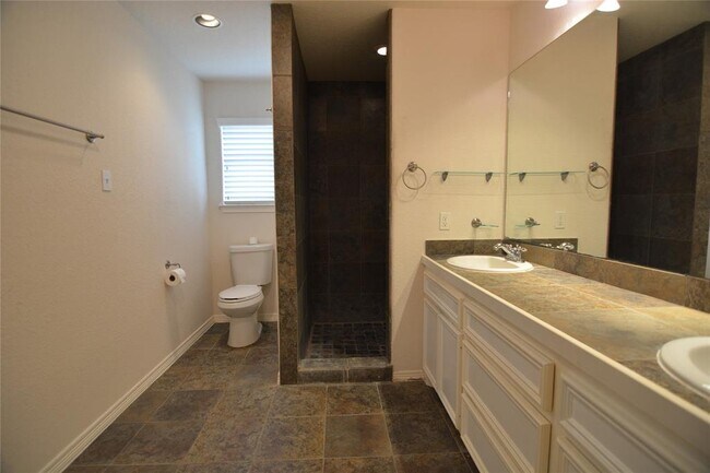 Building Photo - 105 Cove Pl Ct
