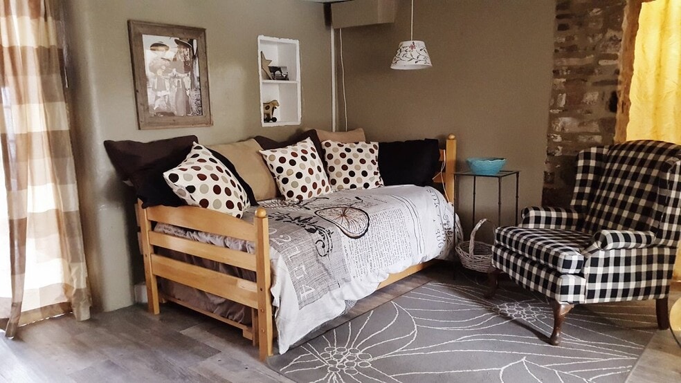 Building Photo - 1310 Hollow Rd