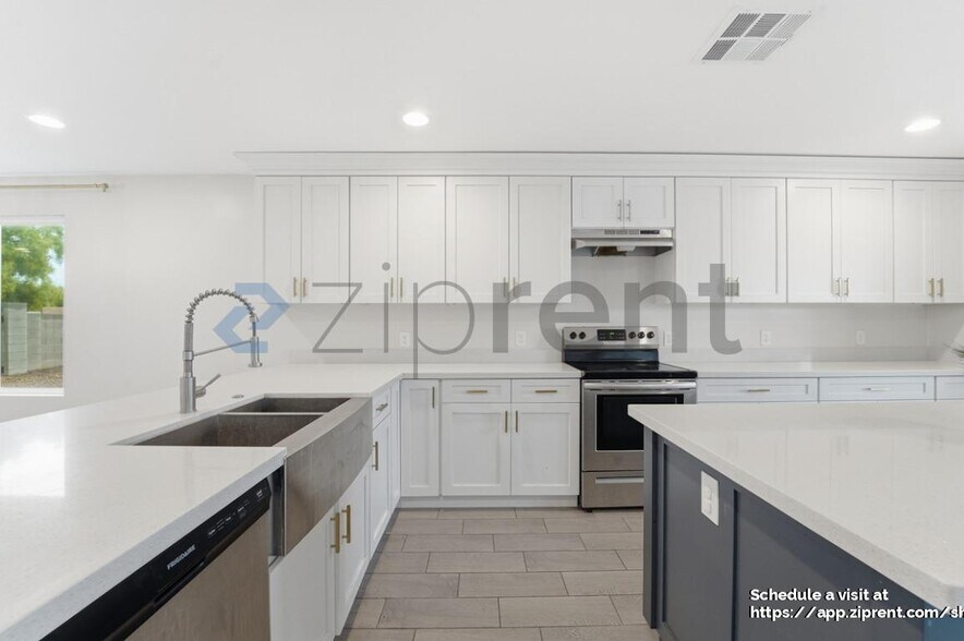 Building Photo - 1121 E Apache St