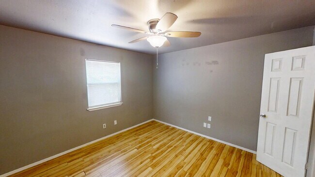 Building Photo - 519 Myra Lou Ave