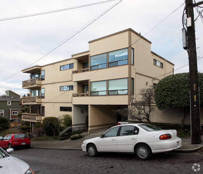 Building Photo - Franklin Terrace