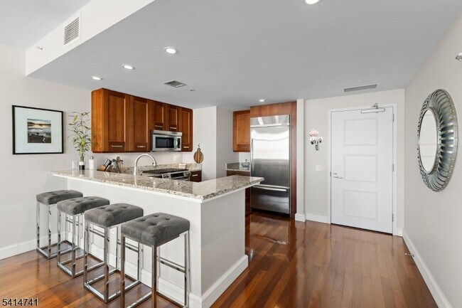 Building Photo - 8100 River Rd