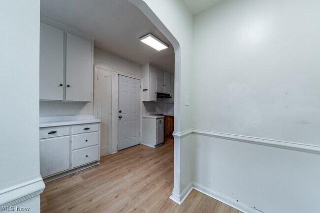 Building Photo - 18405 Newell Rd