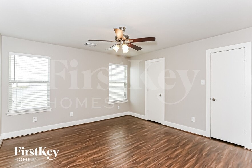 Building Photo - 20730 Settlers Lake Cir N