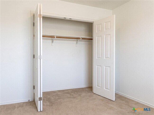 Building Photo - 306 Sumac Trail